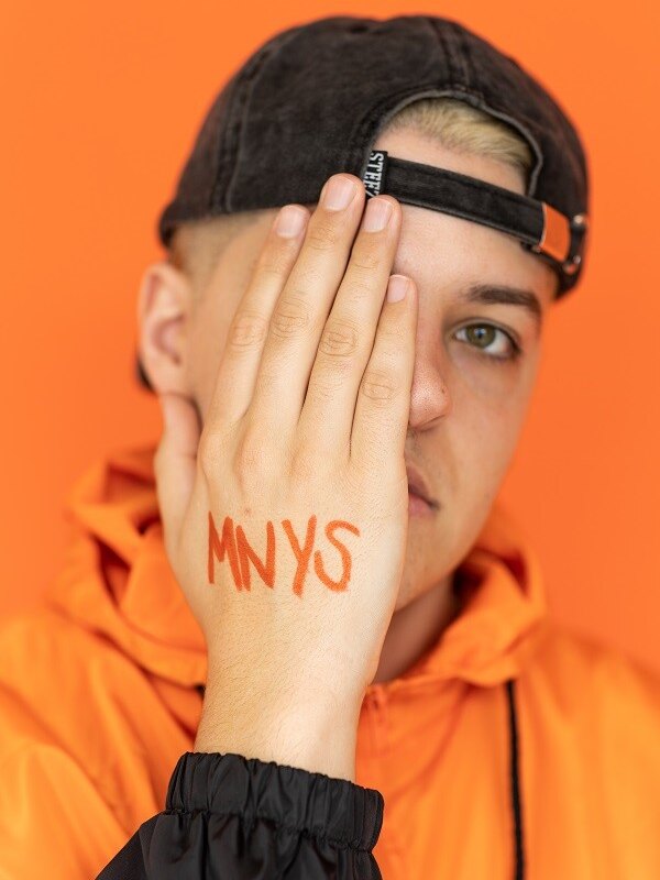 MNYS Releases Acoustic Version Of Single "Backseat"