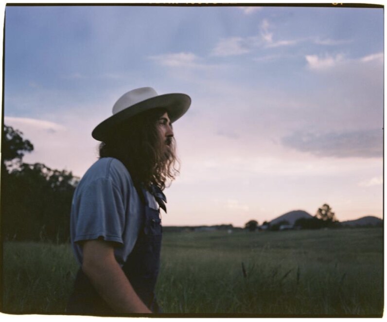 Australian Indie-Folk Artist Hazlett shares "Please Don't Be"