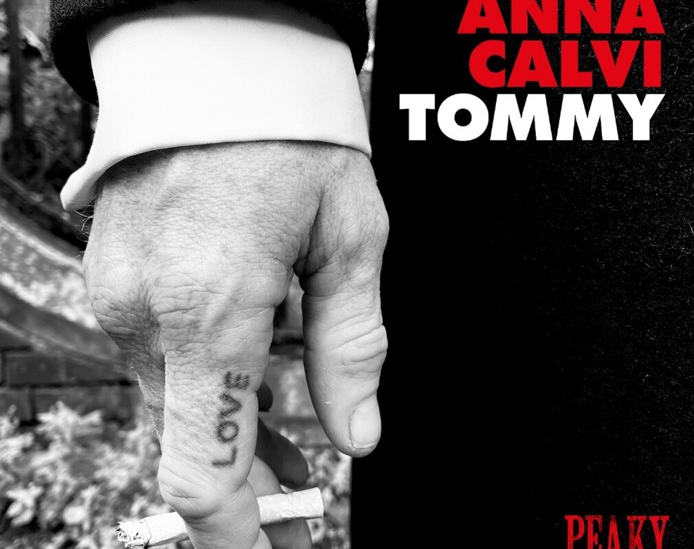 Anna Calvi shares brand new song “Ain’t No Grave”