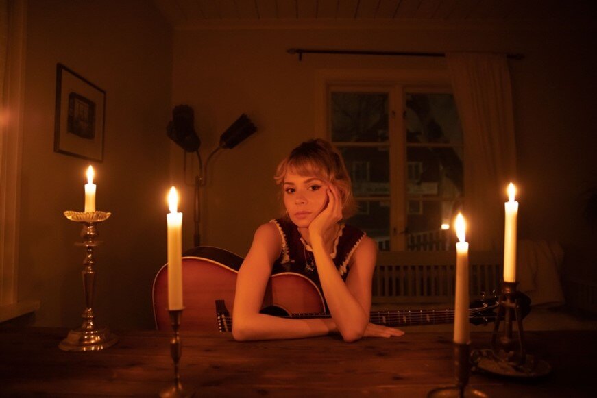Nina Nesbitt shares her new single ‘Dinner Table’