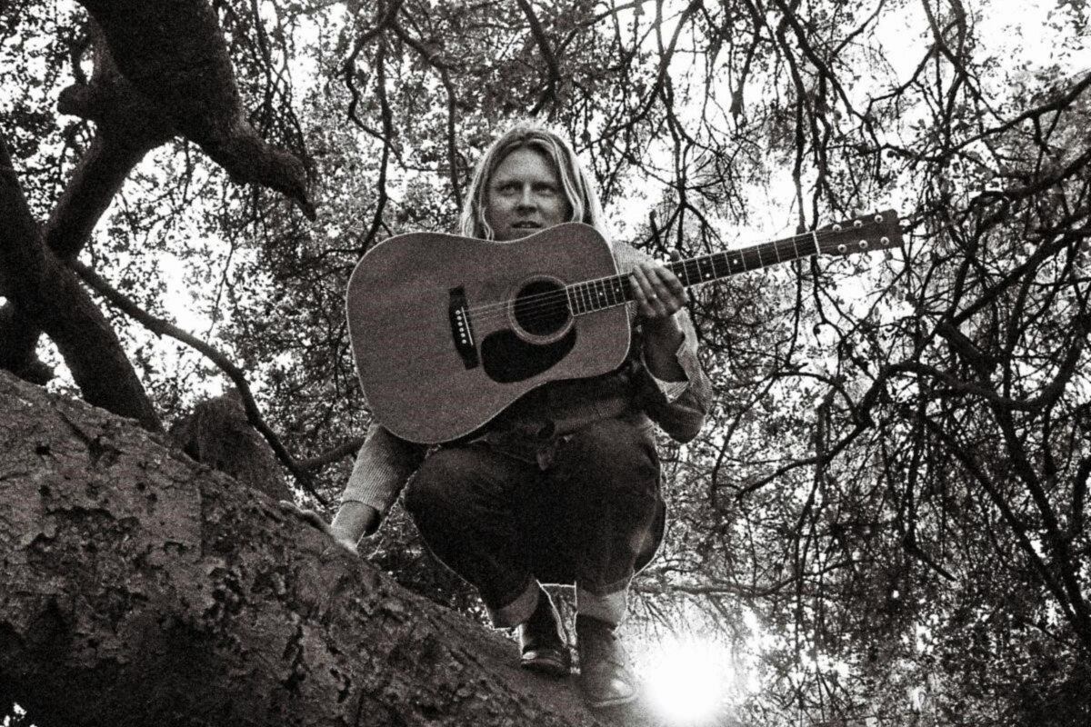 Ty Segall gets Hi On LIne 