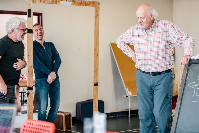 Topcast en regisseur Stany Crets staan aan de laatste rechte lijn richting première komedie Après Ski op 6 mei