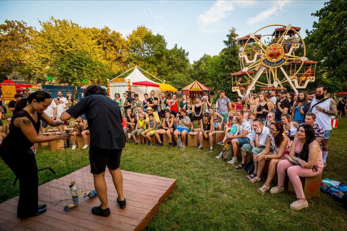 Froukje, Eefje de Visser en Amsterdam Klezmer Band naar Sziget
