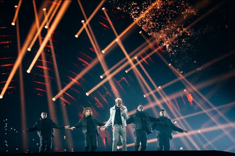Jérémie Makiese aan de top van de Vlaamse charts met 'Miss You'