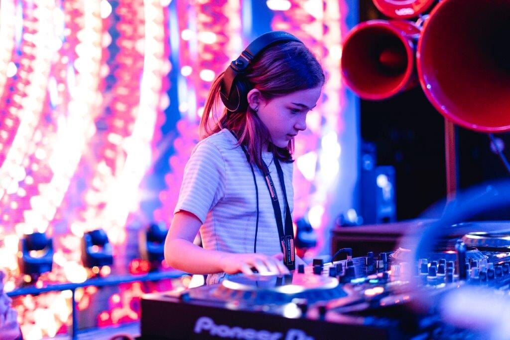 Tomorrowland start eigen dj- & producer-school voor kinderen en volwassenen