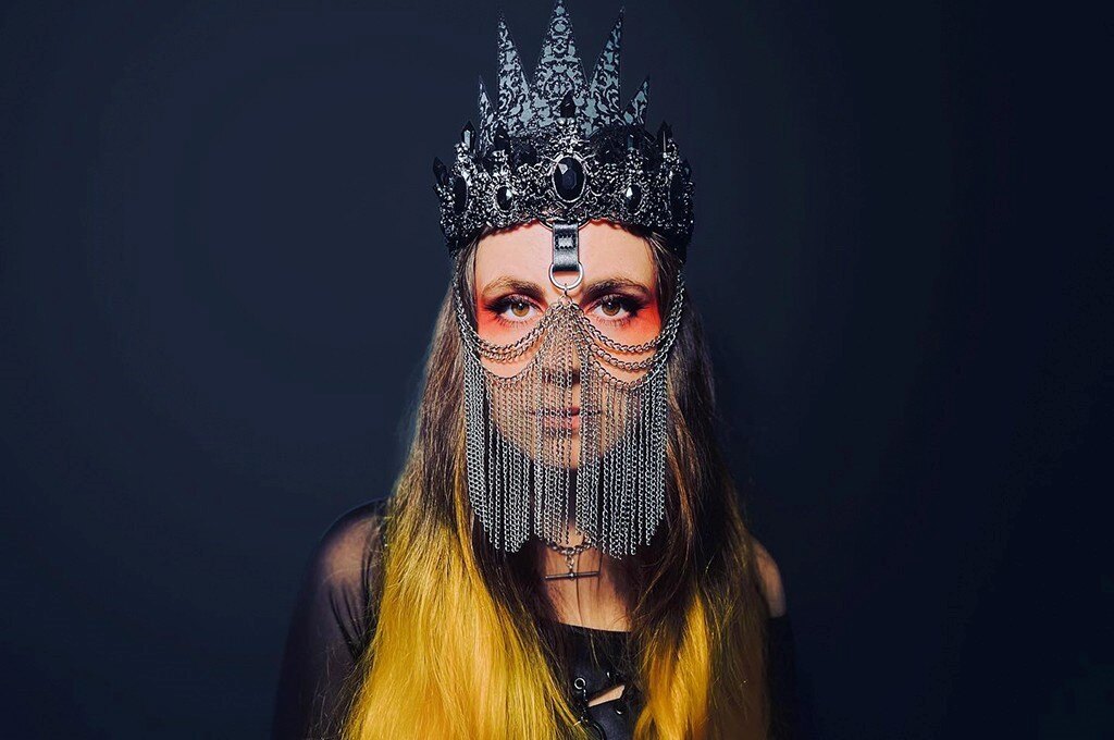 Multi-Billion Streaming Artist Aviva Releases New Single "Lonely"
