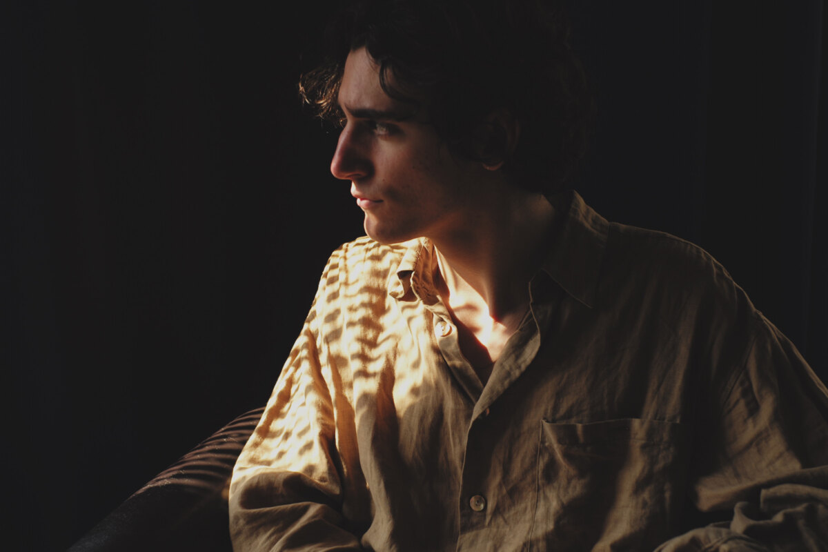 Tamino kondigt tweede album Sahar aan en deelt single Fascination