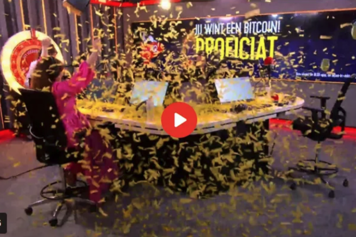 “Mijn handen zijn aan het trillen van de spanning!” Q-luisteraar Wendy uit Niel wint de allereerste Bitcoin in de ochtendshow van Maarten en Dorothee