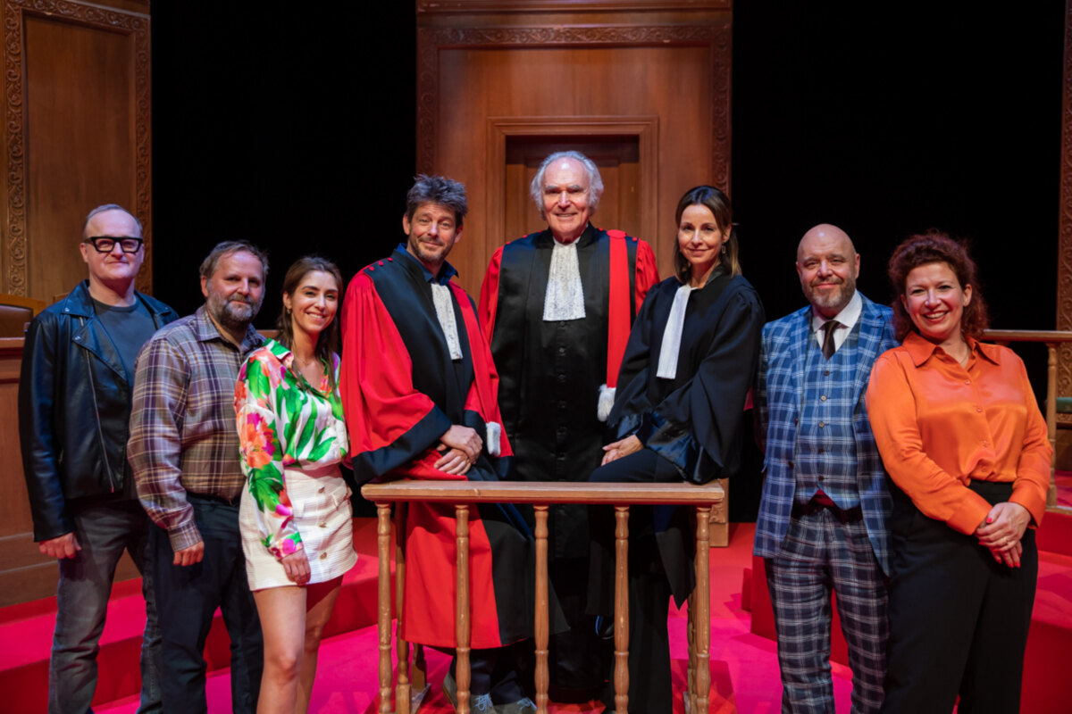 Première Assisen IV De Sterrenmoord sleept publiek mee in een moreel dilemma over schuld en onschuld.