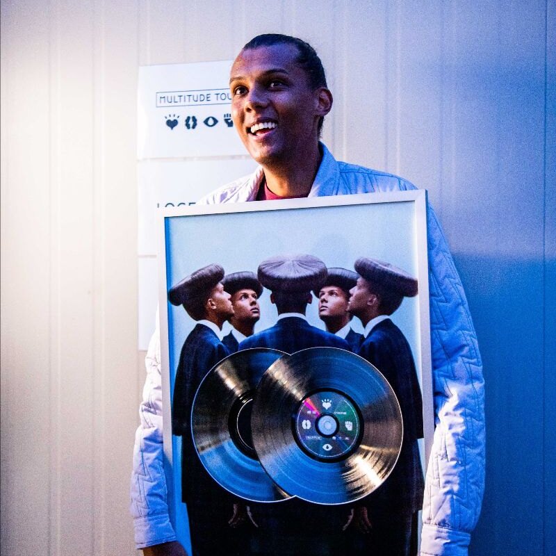 Stromae lanceert nieuwe single Mon Amour en ontvangt dubbel platina voor Multitude