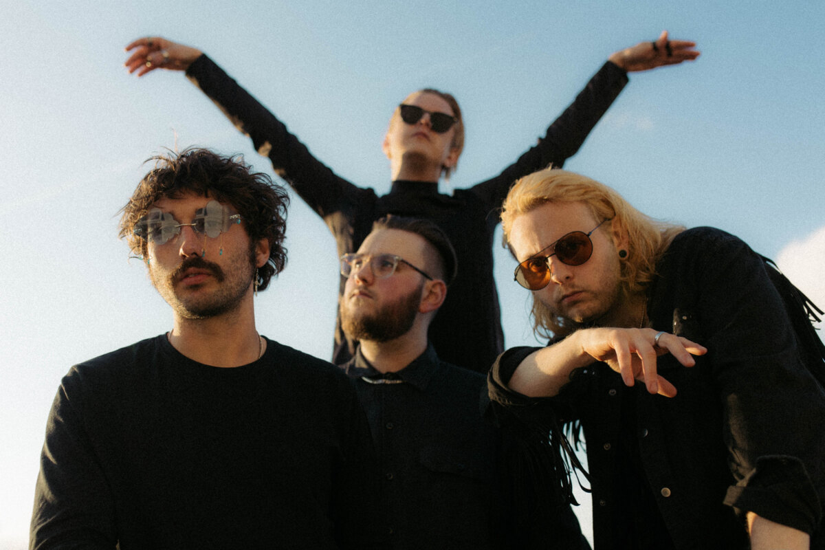 Mercurial UK alternative quartet Phoxjaw release new single/video 'sungazer'