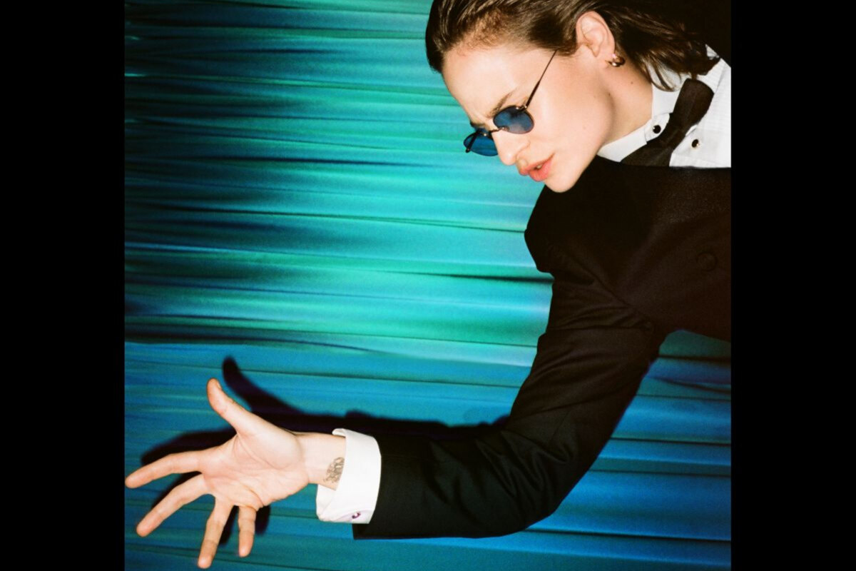Christine and the Queens new single “Je te vois enfin”.
