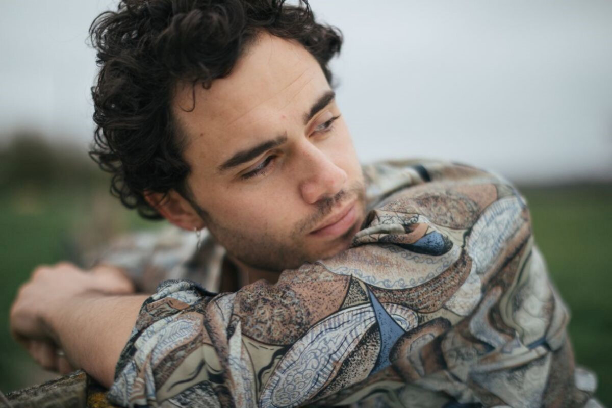 Toby Sebastian releases 'Real Kicks' video