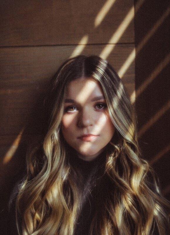 Jane Releases New Visuals for Latest Single "TELL YOU"