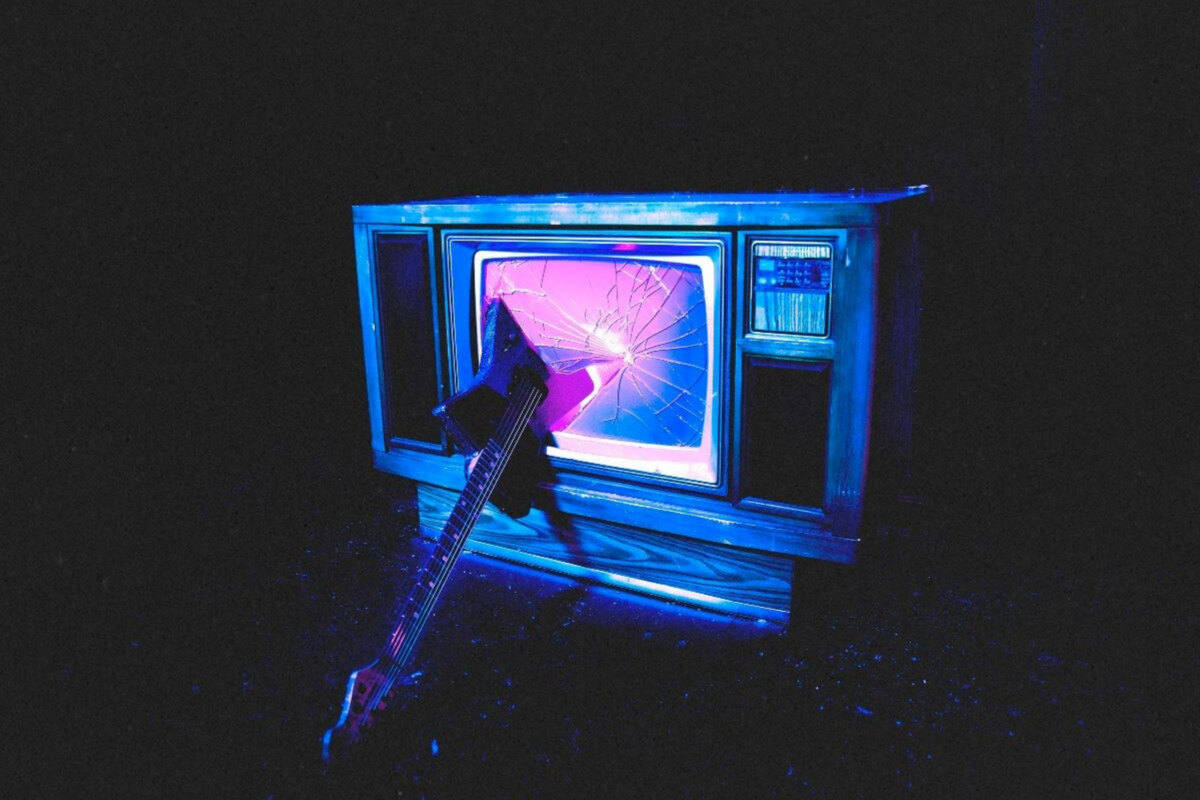Willow releases new single 'curious/furious