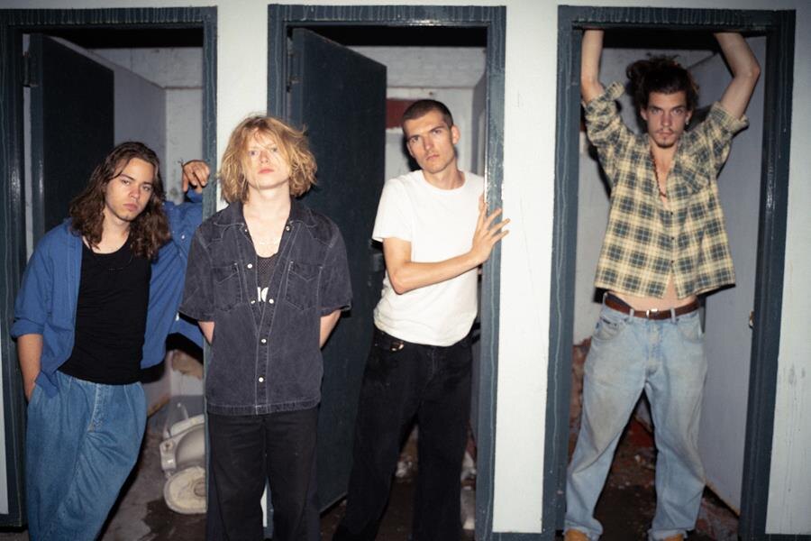 Meltheads stelt voor Naïef | Een tijdloos coldwave/postpunkanthem