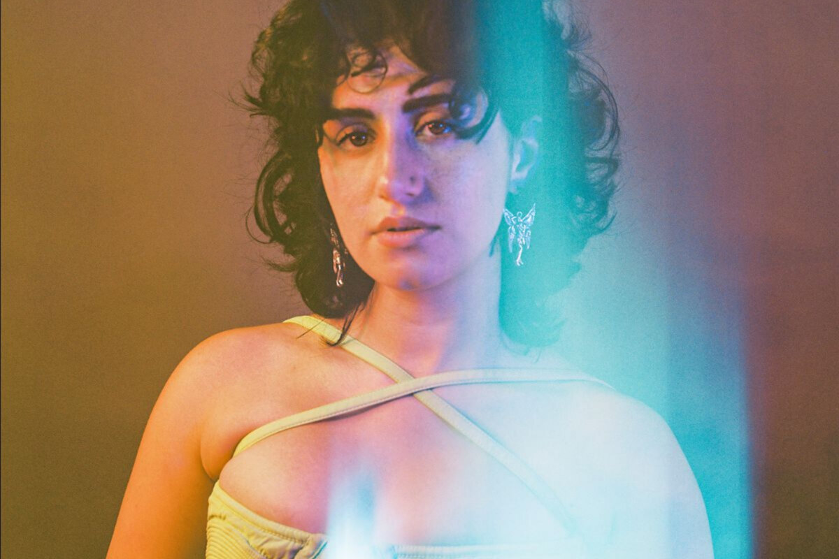 Naaz maakt een duidelijk statement met de videoclip van haar laatste single Azadî