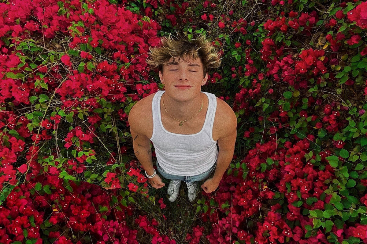 Thomas Day Shares New Single/Video "Wildflower"