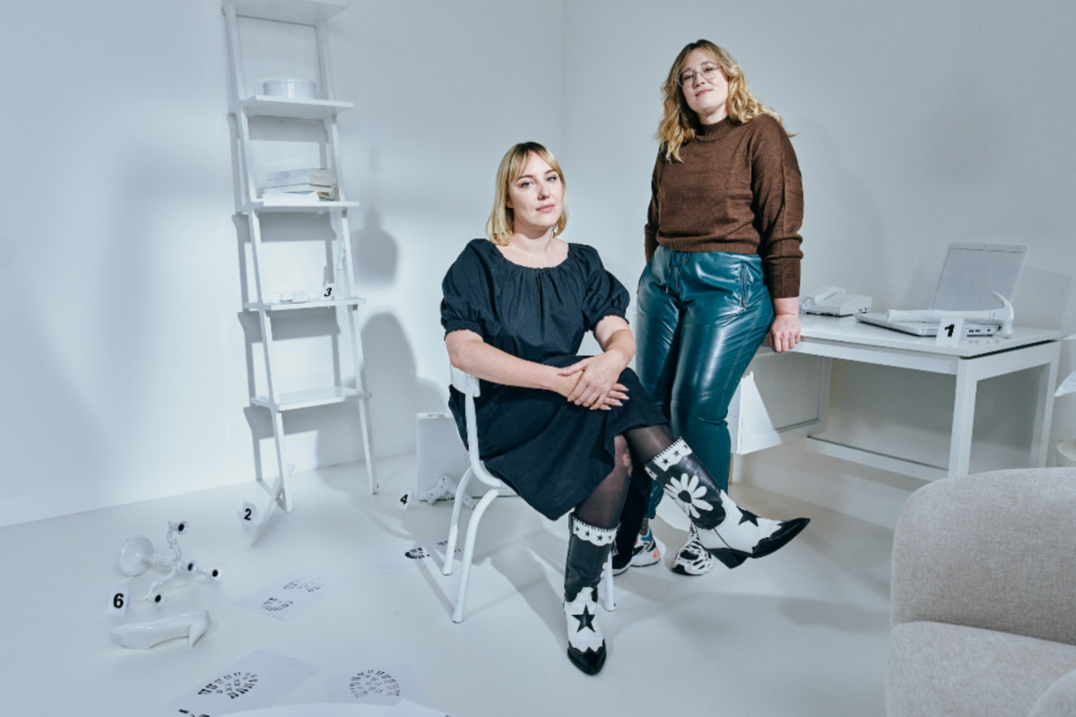 De volksjury brengt true crime podcast live op een podium
