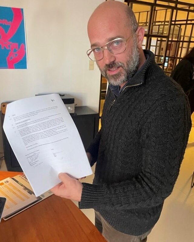 Isbells signs to V2 Records!