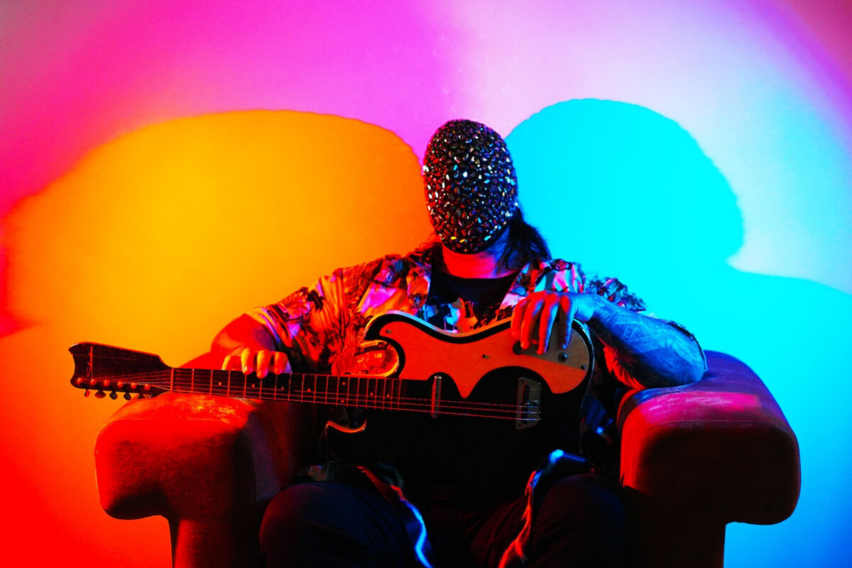 SamWoy (Patrick Watson, FHANG) Reveals "White Dog" | An Ode to Classic 80s Sci-Fi