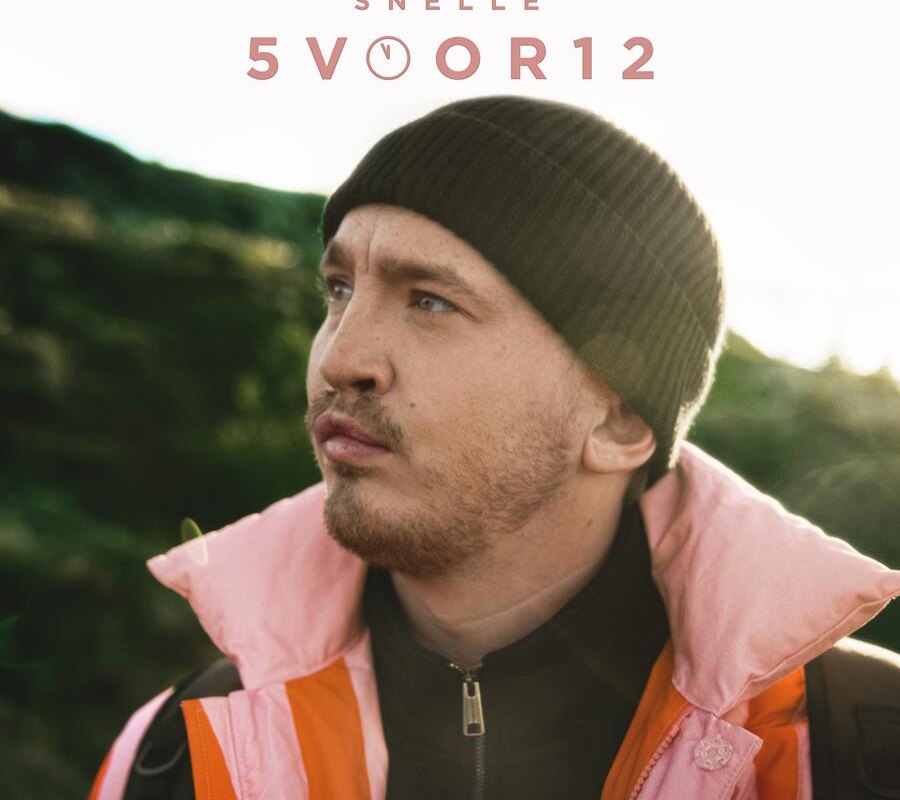 Snelle is in nieuwe single ‘5 voor 12’ nét op tijd!