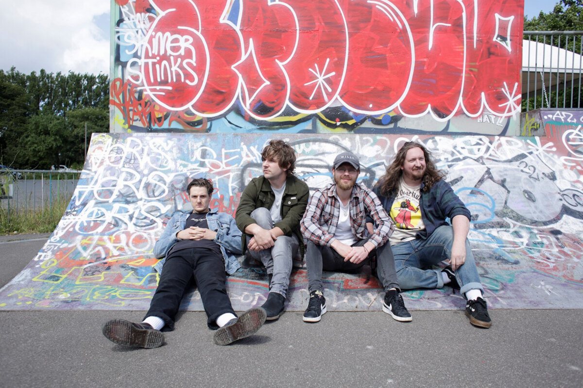 Bold Band Mellor Releases ‘Meet Me By The Ocean’ Video (FFO: Arctic Monkeys, Foals, The White Stripes.)