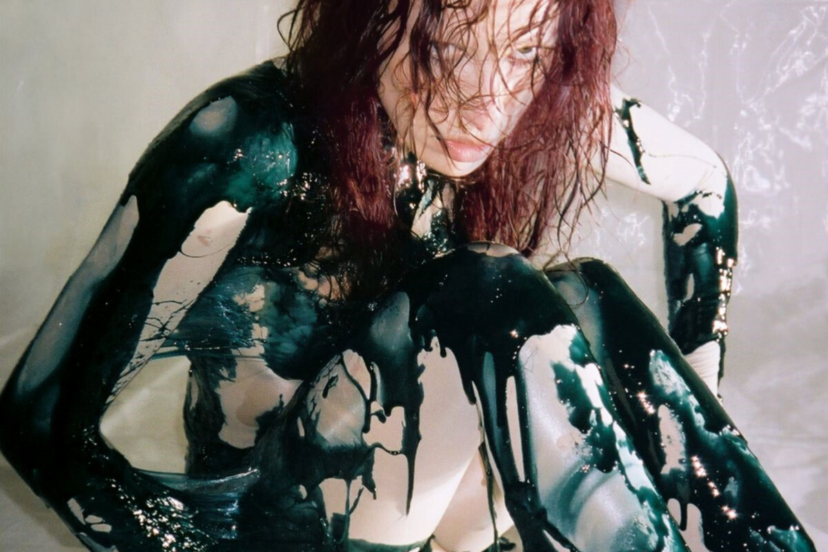 Emeryld announces her new EP, Bloodline, to be released in January on Neon Gold Records. 