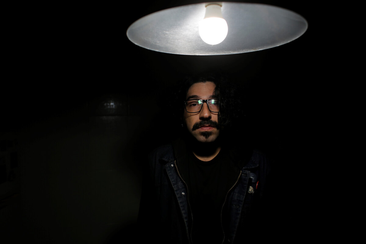 The Led lights took over the city: Dennis e o Cão da Meia-Noite new single 