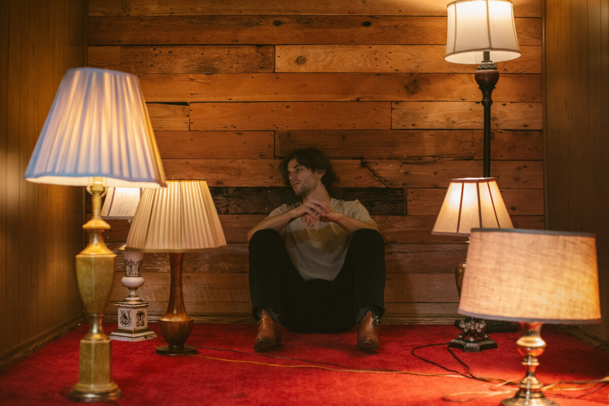 Jonah Kagen Shares "georgia" Acoustic Video