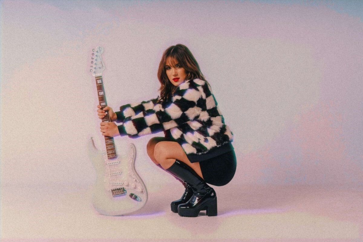 Cupid missed and Rianne Downey found it 'Hard' - New Single!