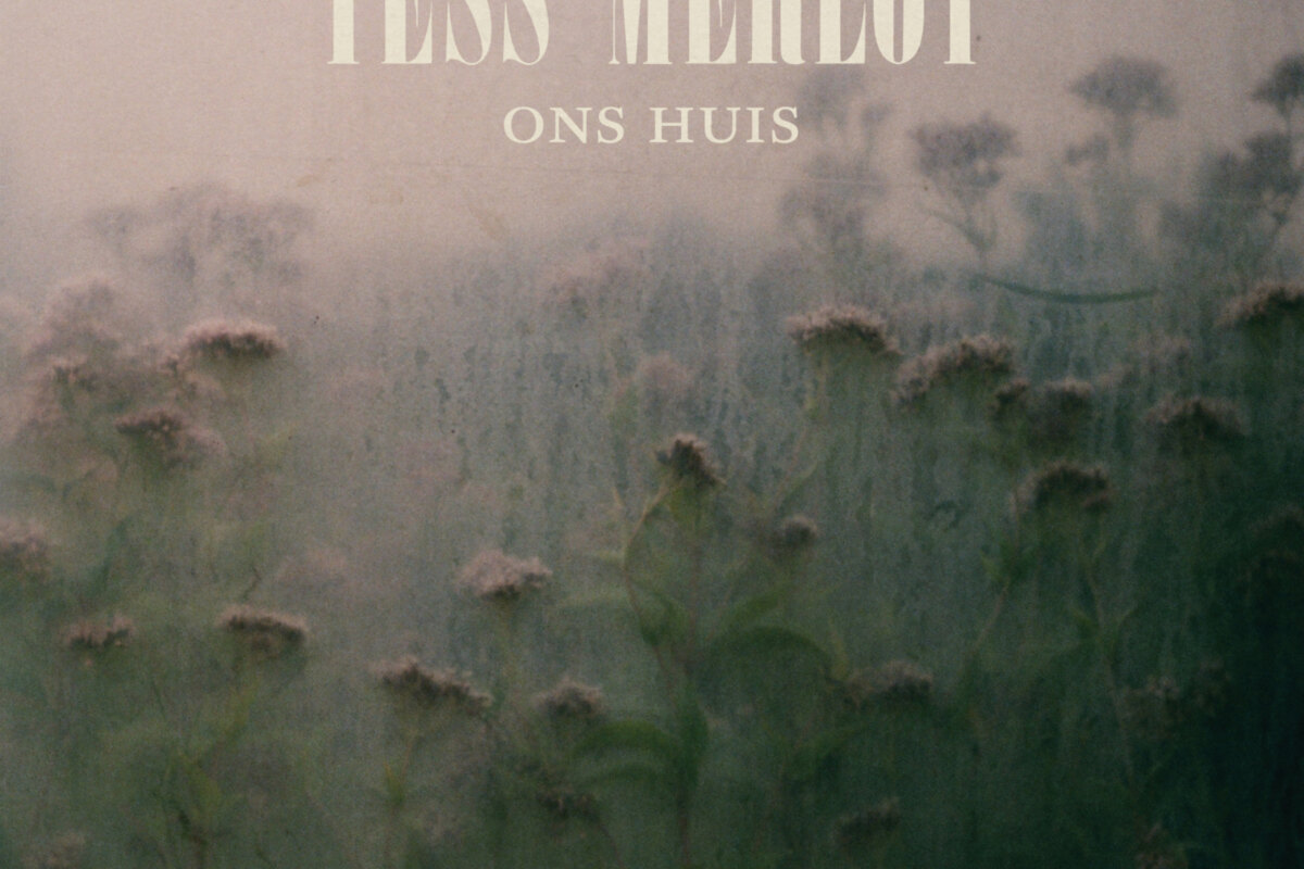 Chansonzangeres Tess Merlot brengt met 'Ons Huis' voor het eerst een Nederlandstalige single uit
