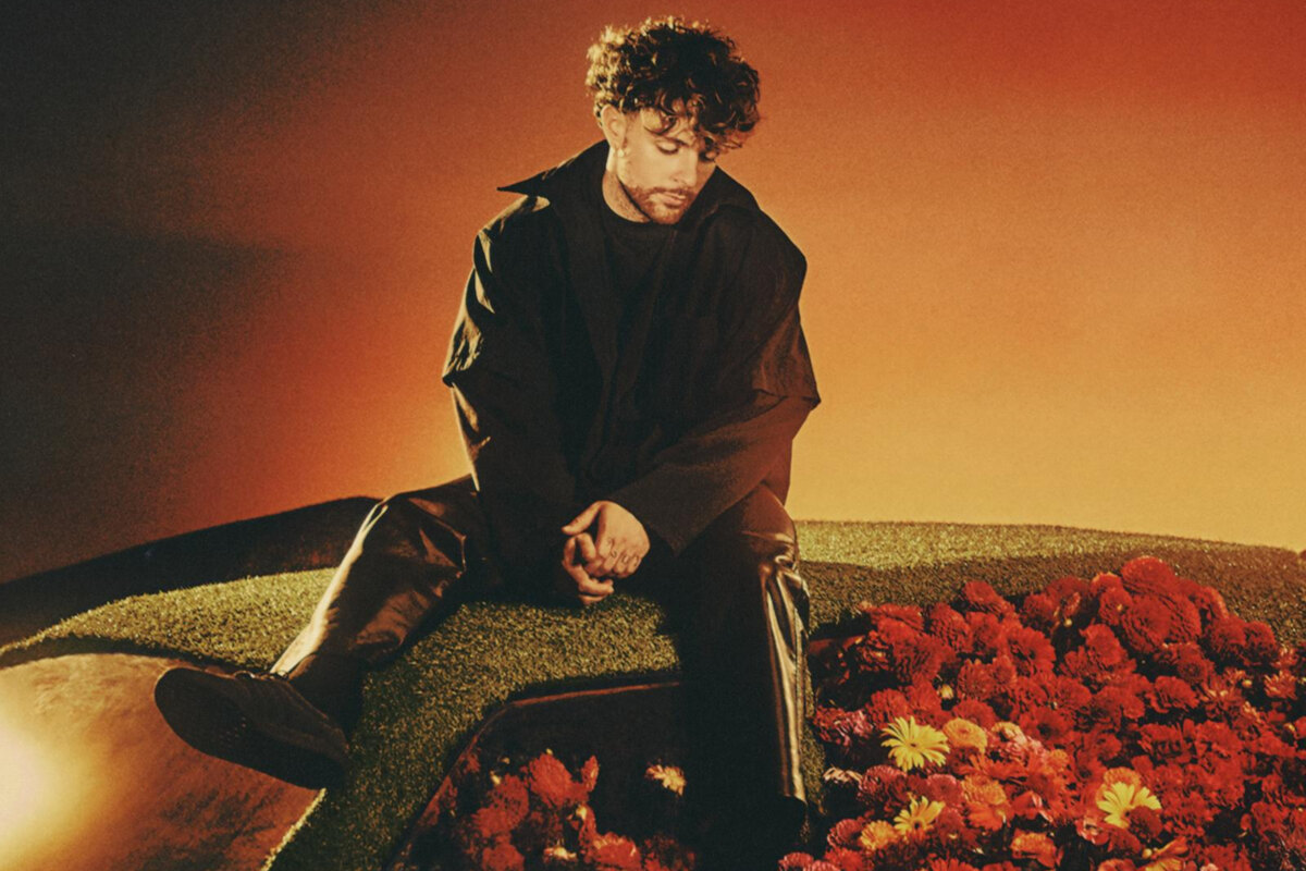 Tom Grennan releases "Here" 