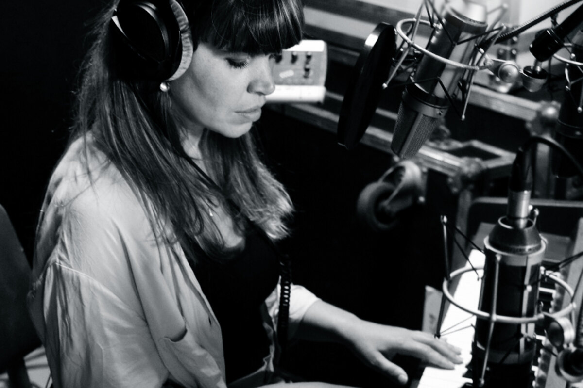 Ontdek Nocturne de gloednieuwe single van Lady Linn