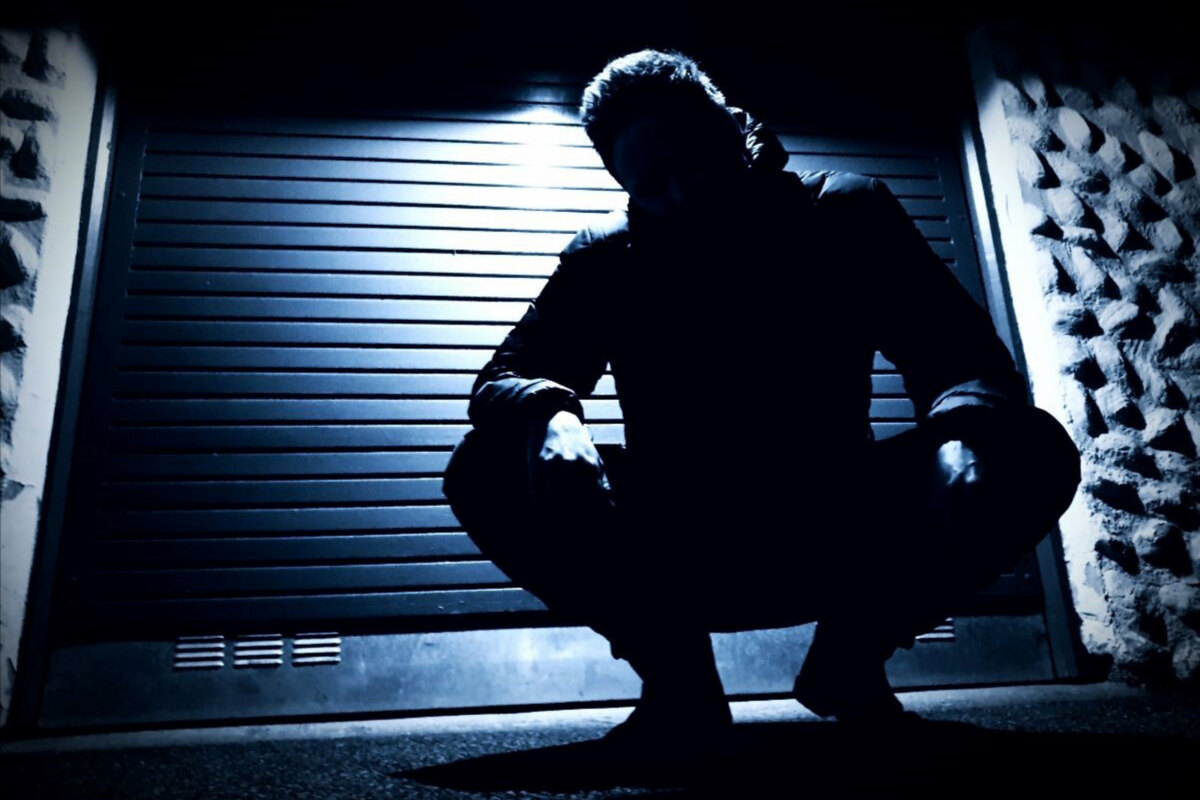 Enigmatic alt-metal artist Alesti shares new single 'Intoxicated'