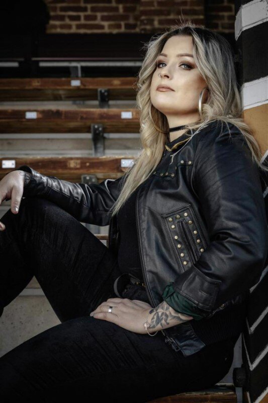 Thundermother founding member Filippa Nässil speaks directly to fans in new video, posted on Blabbermouth!