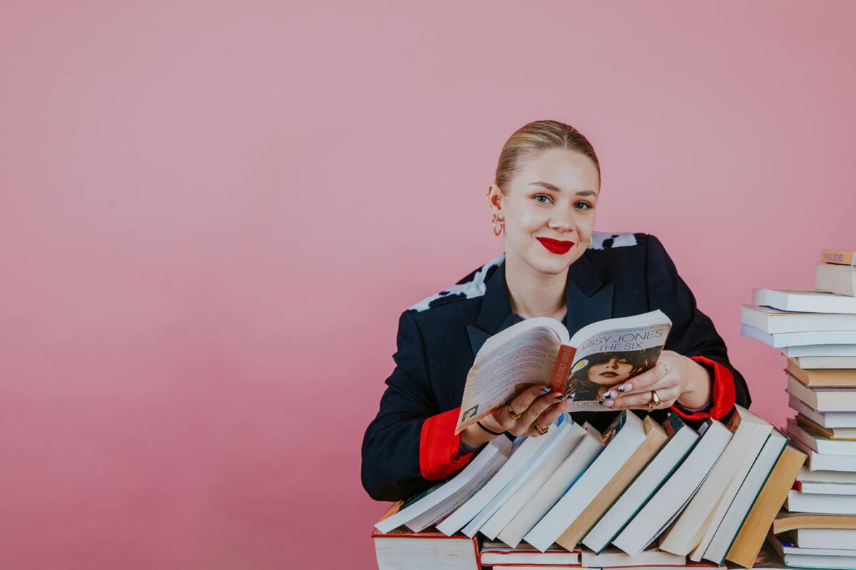 Read this! MNM lanceert nieuwe podcastreeks over boeken met Shania Gooris