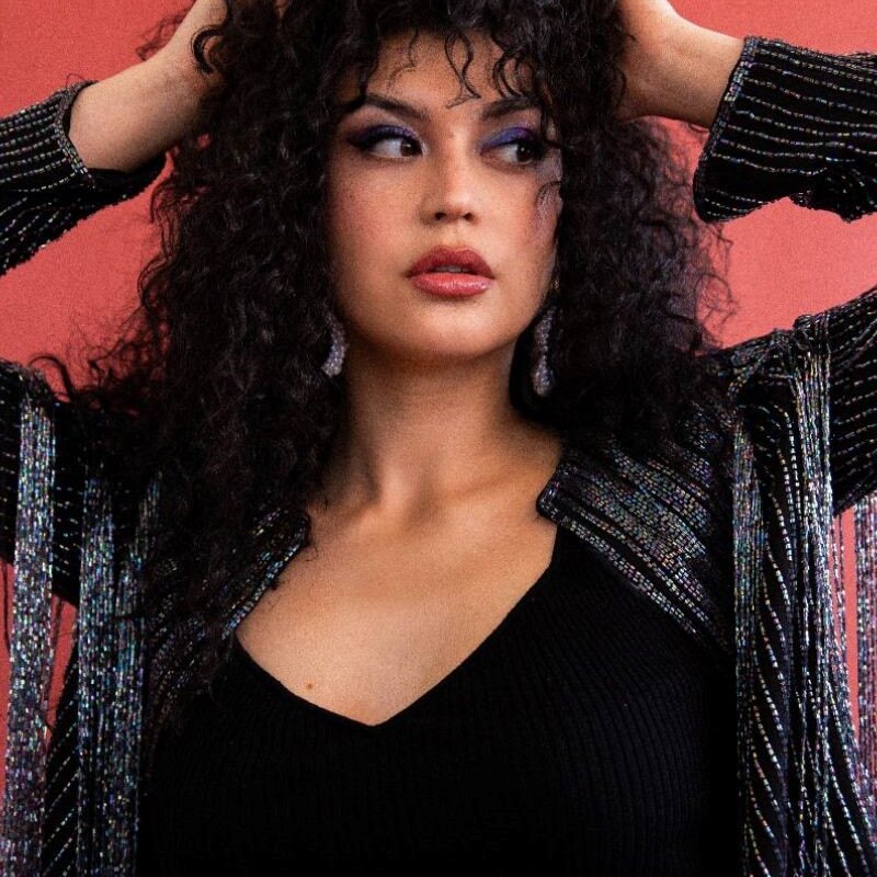 Karen Harding releases 'Back To You' video