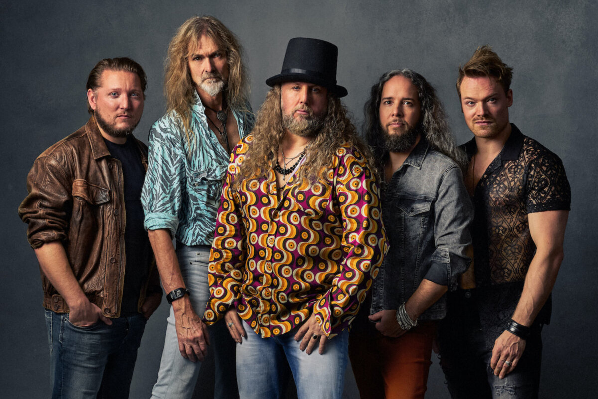 Arjen Lucassen's Supersonic Revolution delen video voor 'Golden Age of Music'!