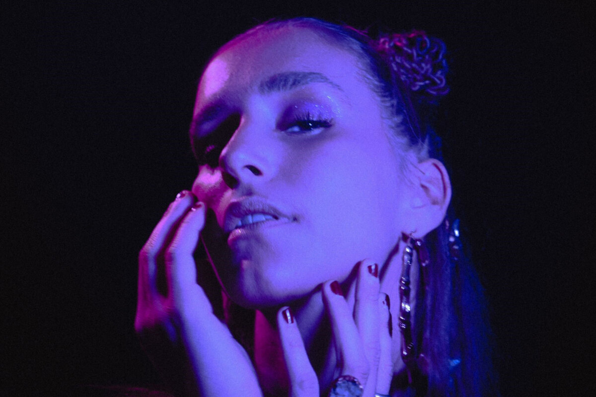 London artist Nat Slater questions love on hazy garage-pop offering “Romanticize”