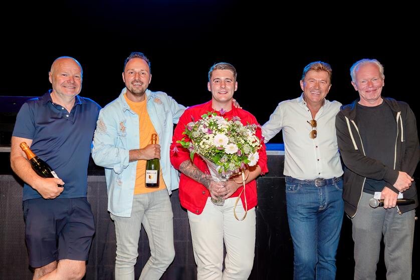 Jordy Vannett (23) uit Maldegem wint de allereerste Schlagerfestival Zomereditie -talentenjacht