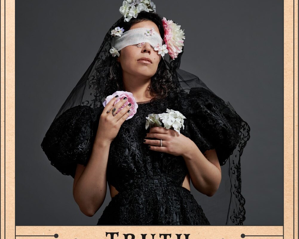 Ella Ronen releases new single, «Truth»!