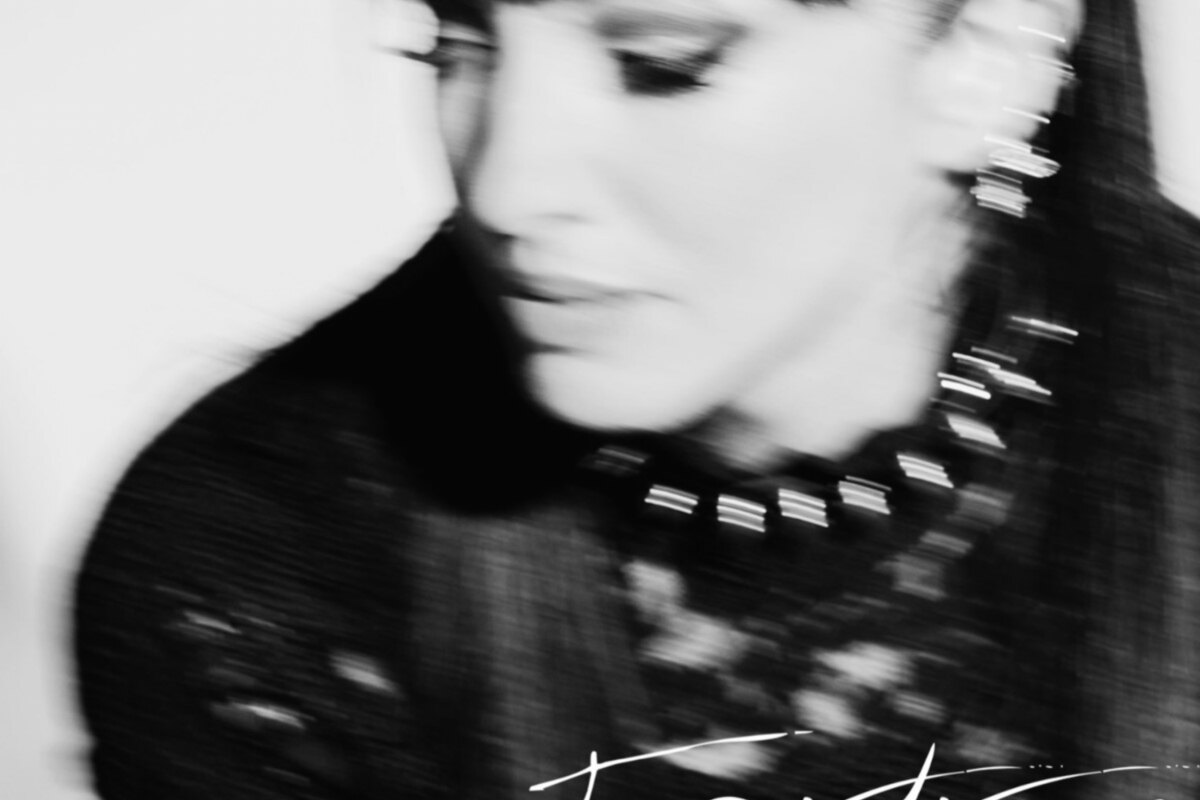 Liz Cass releases new EP 'Teardrops'