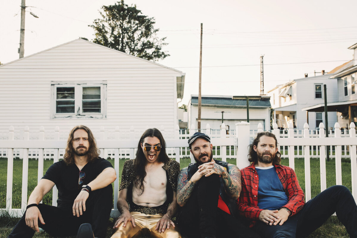 Crobot releasen cover van Janet Jackson's "Black Cat"