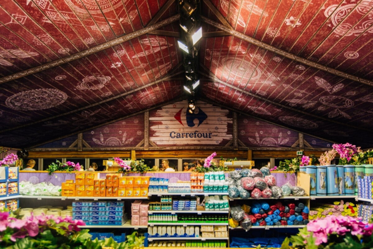 De Carrefour pop-store op Tomorrowland is volledig aangepast aan de behoeften van de bezoekers van de camping en de wereld van het festival