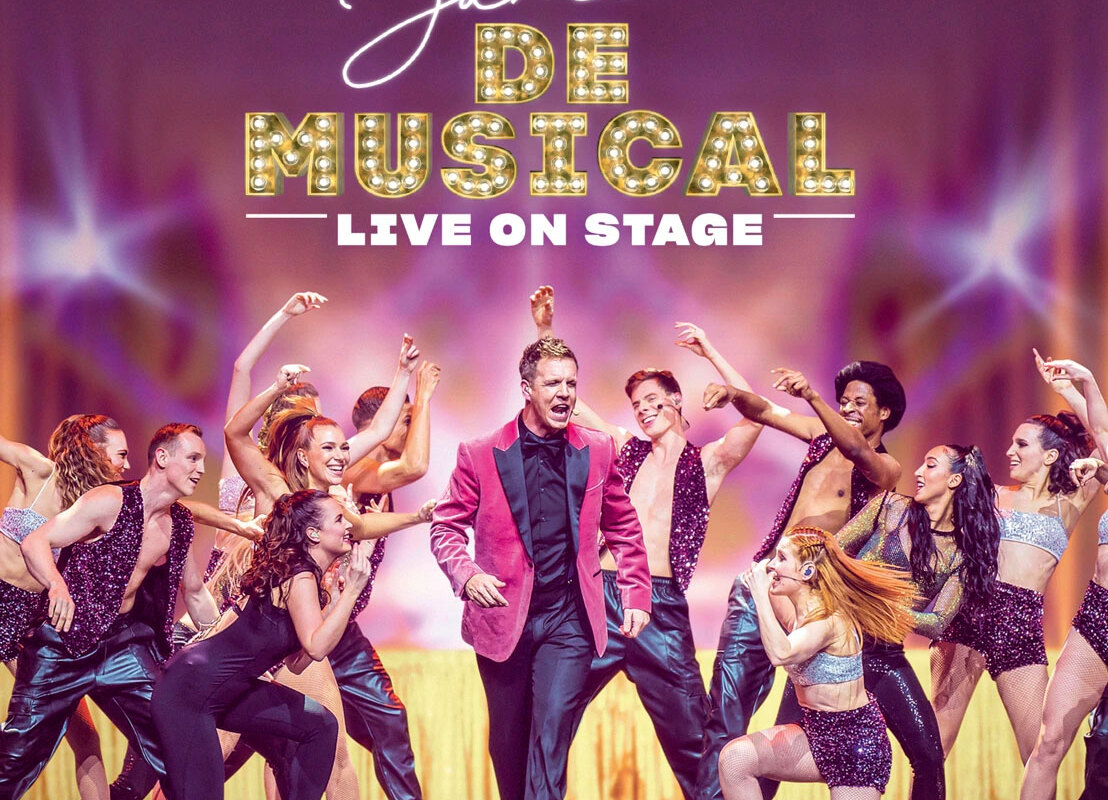 James Cooke strikt niemand minder dan Niels Destadsbader, Gert Verhulst en Karen Damen voor James De Musical Live on Stage.