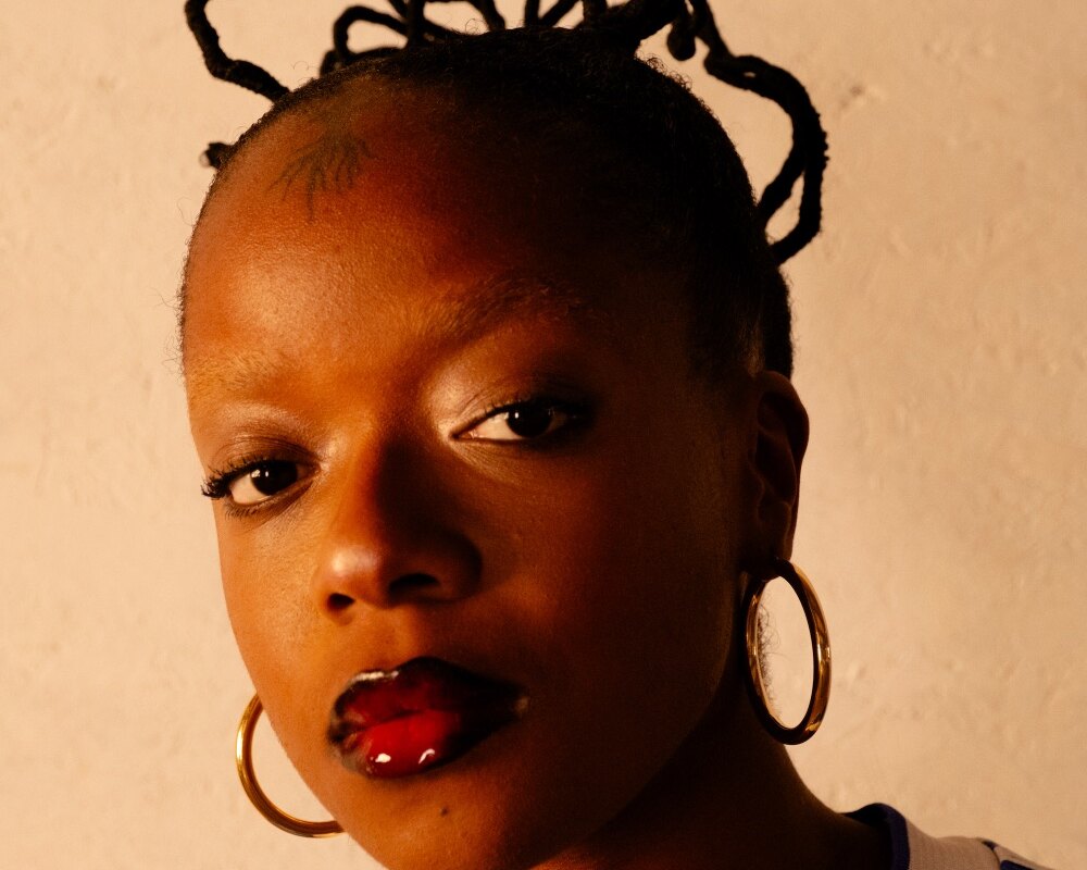 Multidisciplinair talent Reinel Bakole intrigeert op het dromerigere "Swords"