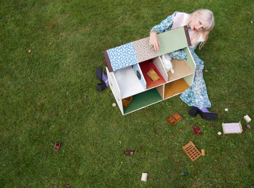 Alice On The Roof shares new single & video 'Change My World' | LIVE