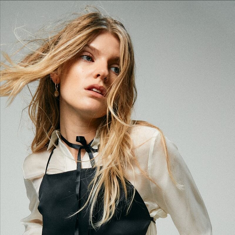 Emma Bale lost eerste single onder Warner Music