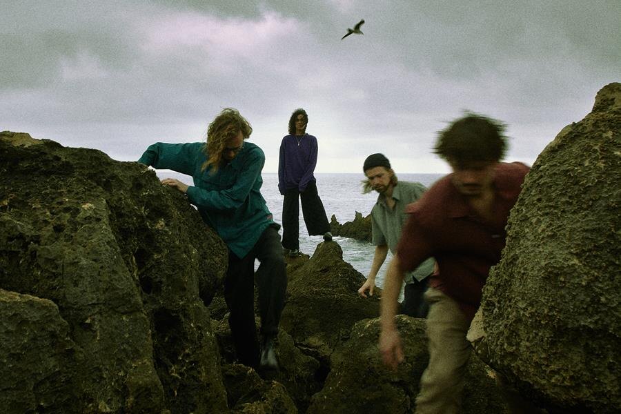 Ão - Ao Mar | meesterlijke, passionele en unieke mix van saudade, indie, electronica en folk